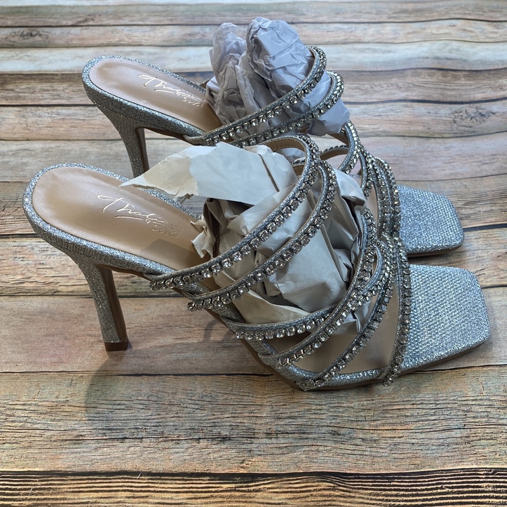 Thalia Sodi Dahlia Embellished Dress Sandals Silver NWT - Picture 3 of 6